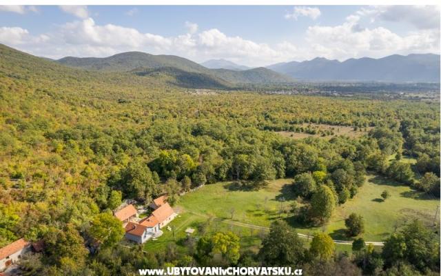 Secret forest house – Accommodation Maslenica Kroatië