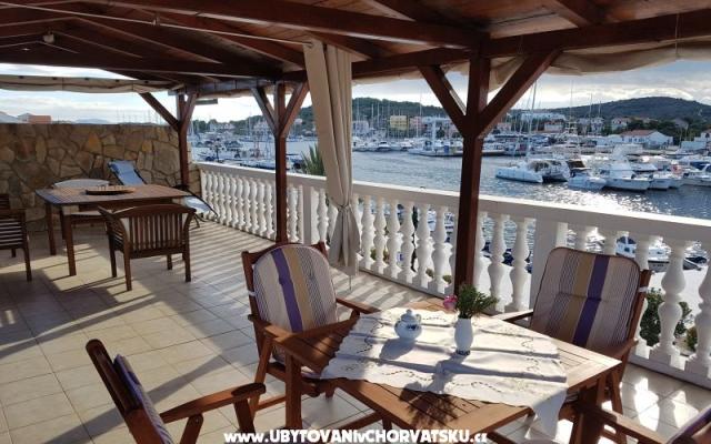 Apartments Irena – Accommodation Island of Murter Kroatië