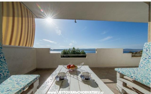 Apartments  LUNI – Accommodation Omis Kroatië