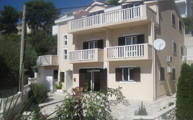 Apartments Villa Roza – Accommodation Omis Kroatië