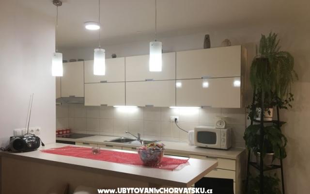 Apartment Roza – Accommodation Omis Kroatië