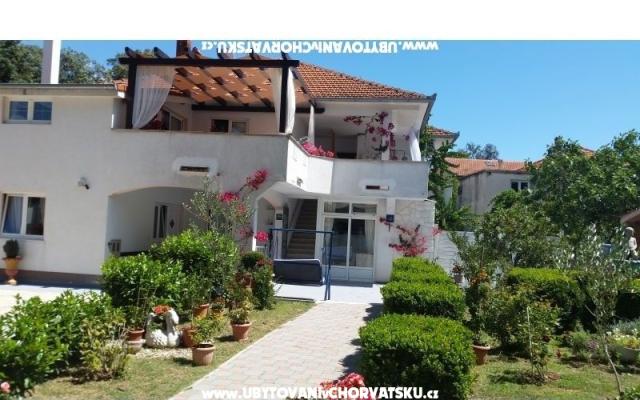 Apartments Lara – Accommodation Pakostane Kroatië