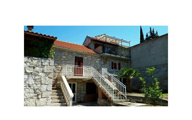 Stone house Porat – Accommodation Pakostane Kroatië