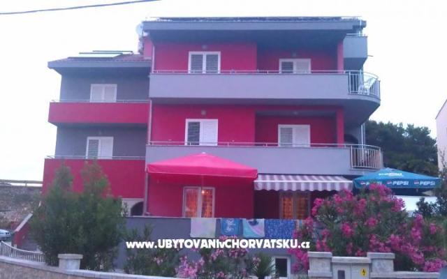 Apartments ROTO – Accommodation Petrcane Kroatië