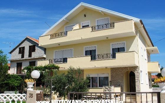 Apartments NELA – Accommodation Pirovac Kroatië