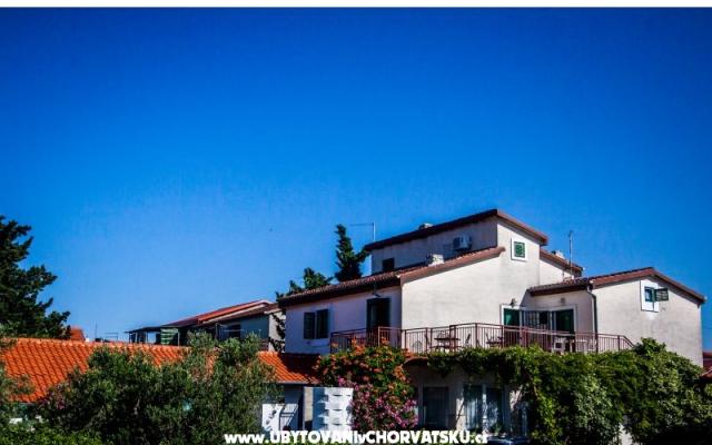 PIROVAC APARTMENTS *** – Accommodation Pirovac Kroatië
