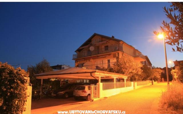 Villa Mir  – Accommodation Pirovac Kroatië