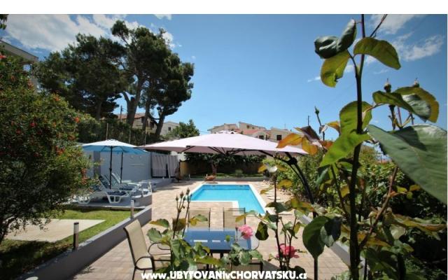 Wide Apartment with Pool  – Accommodation Podstrana Kroatië