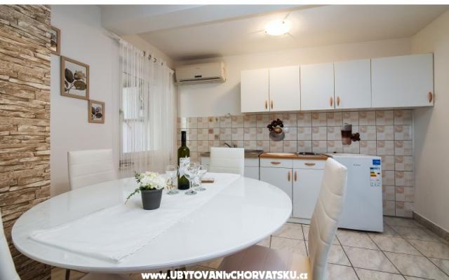 Apartments Dane – Accommodation Podstrana Kroatië