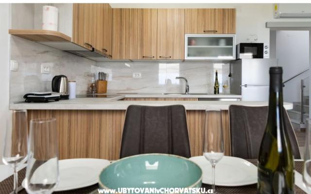 Crowonder Sun Garden – Accommodation Primosten Kroatië