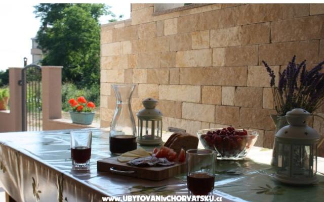 House Rose – Accommodation Privlaka Kroatië