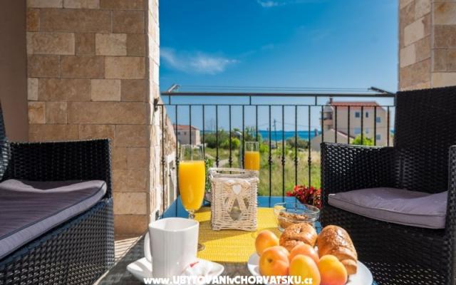 Vacation house Rose – Accommodation Privlaka Kroatië
