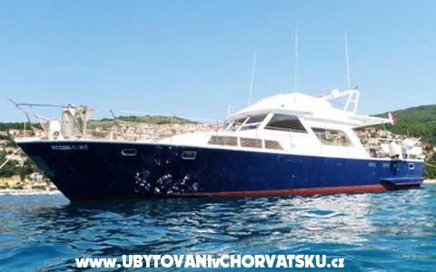 Housebot Princezna Kristina – Accommodation Rabac Kroatië