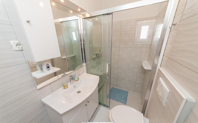 Apartment Miočić - Adam – Accommodation Razanac Kroatië