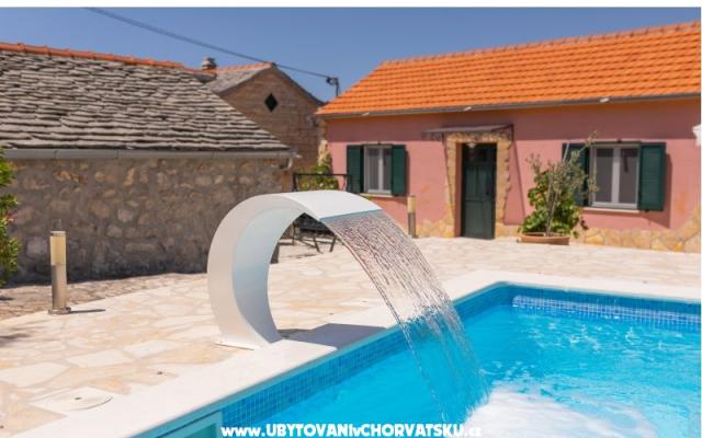 Kamene kuće Nikola – Accommodation Rogoznica Kroatië