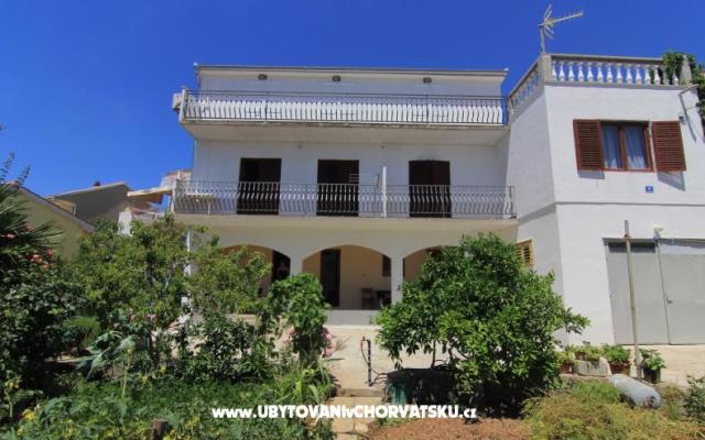 Brodarica beach house – Accommodation Sibenik Kroatië