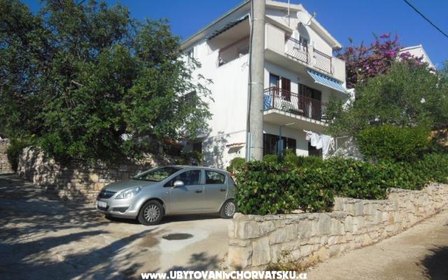 Apartments Petra – Accommodation Island of Solta Kroatië