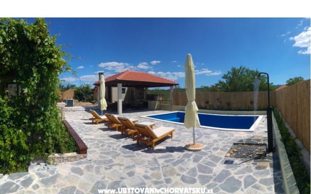 Countryside house with pool – Accommodation Split Kroatië