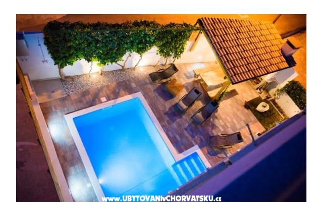 HolidayHomeSpalato-pool apartments  – Accommodation Split Kroatië
