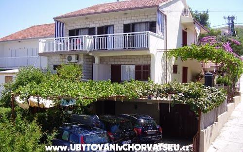 Apartments Borna – Accommodation Trogir Kroatië