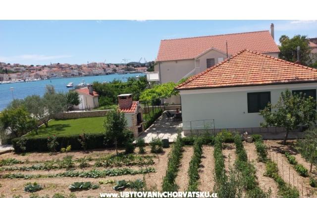 House Petar &amp; Apartment for 2 perso – Accommodation Trogir Kroatië