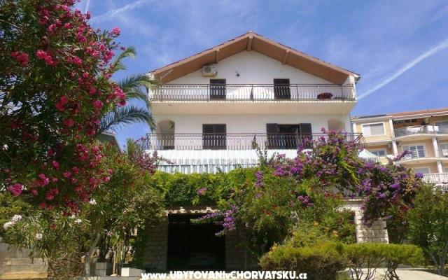  Apartments Ružmarin – Accommodation Trogir Kroatië