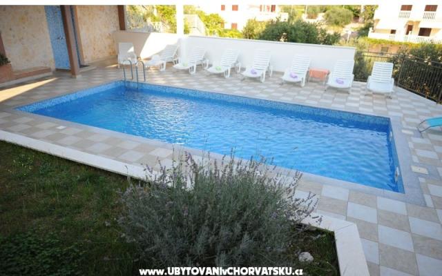 Apartments &amp; Rooms Jelavić – Accommodation Trogir Kroatië