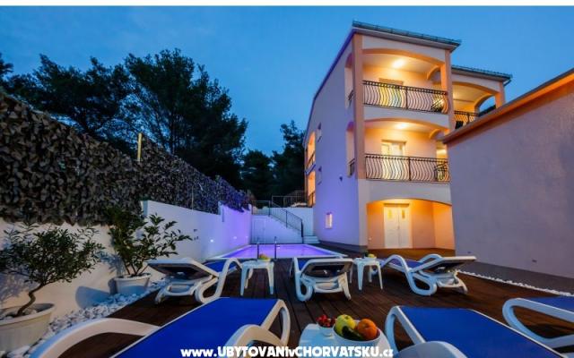 Vacation house Villa Nora – Accommodation Trogir Kroatië