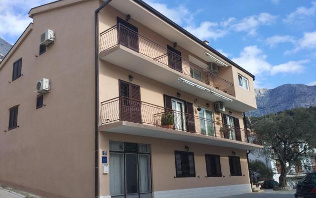 Apartments Mena – Accommodation Tucepi Kroatië