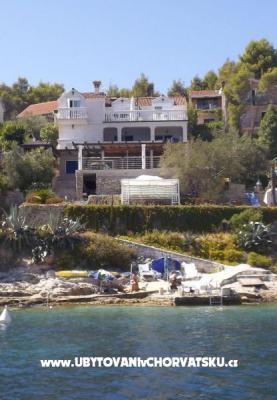 House Villa Rosa – Accommodation Vela Luka – Korcula Kroatië