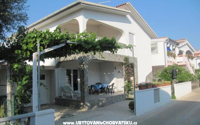 Apartment Ruža – Accommodation Island of Vir Kroatië