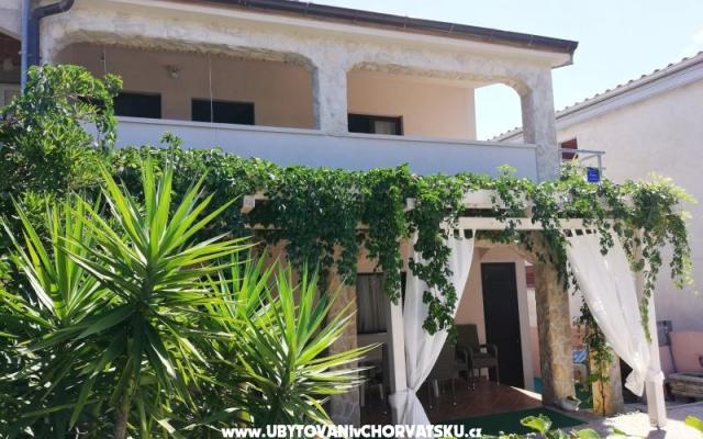 Apartments VIR-to-all – Accommodation Island of Vir Kroatië
