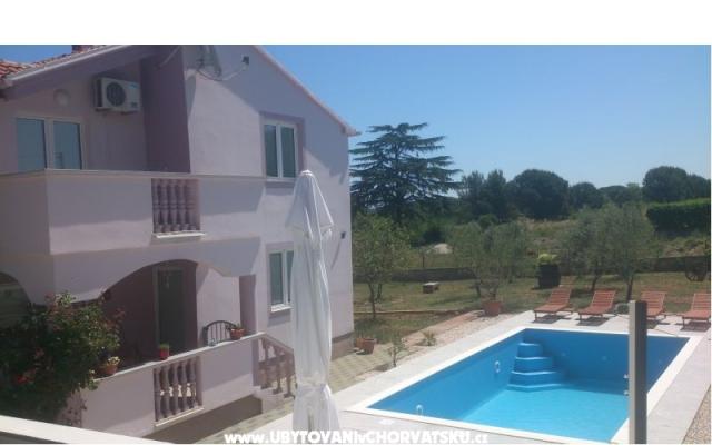 Apartments with swimming pool-Crno – Accommodation Zadar Kroatië