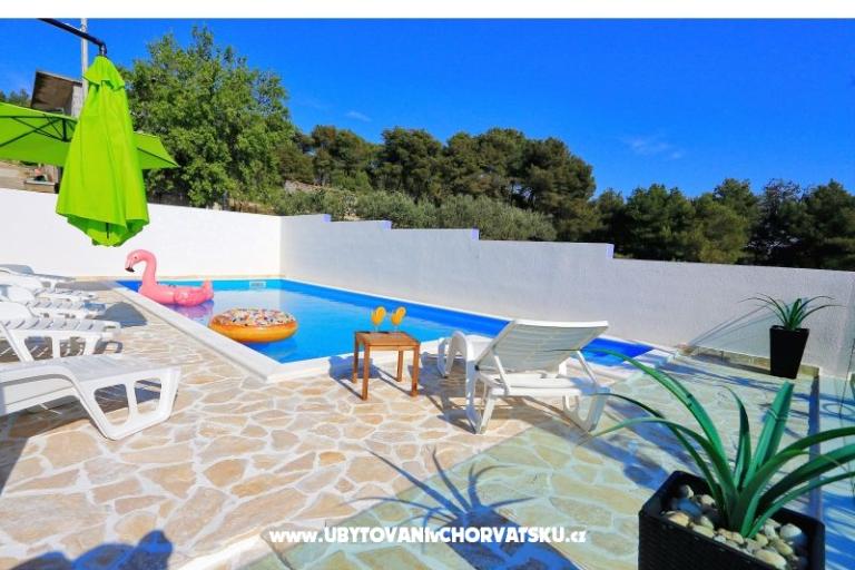 Apartment and pool Nika – photo 16