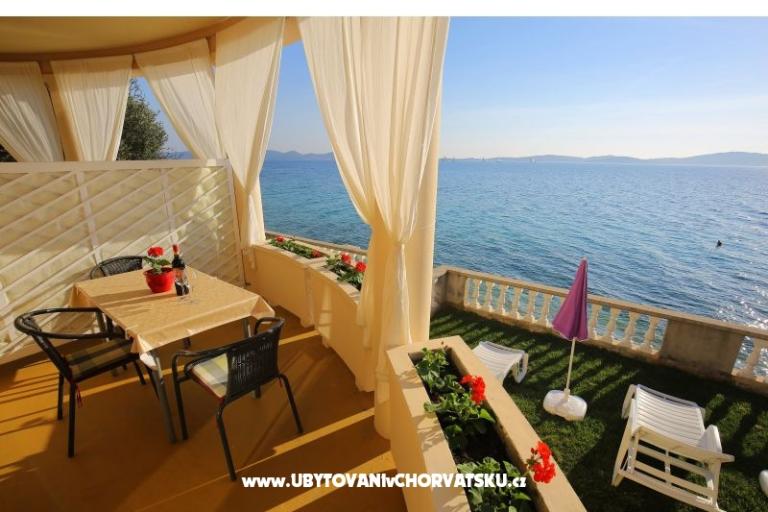 Apartments First row to the sea – photo 11