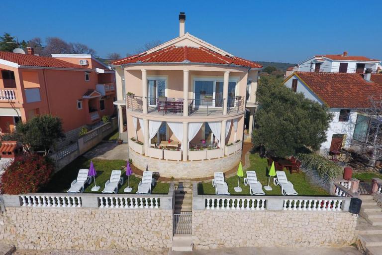 Apartments First row to the sea – photo 2