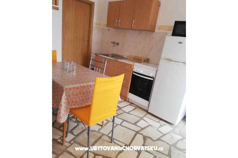 House Mate – photo 8