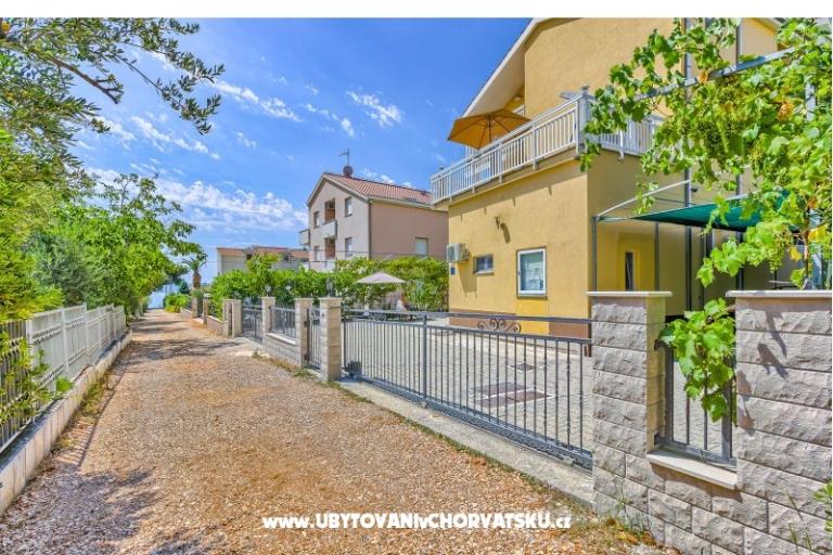 Banovski dvori – photo 2