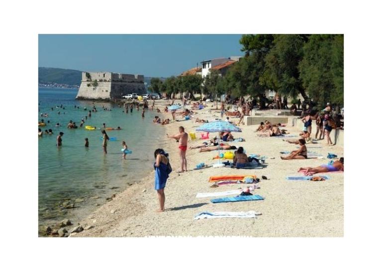 Villa Sandra - apartmani s  bazenom – photo 8