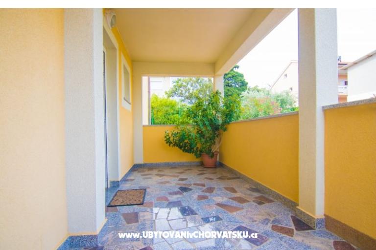 Apartments City Center Dekanic – photo 8