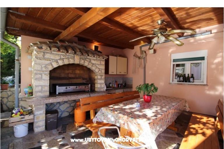 Apartments Lucijana Baska – photo 11