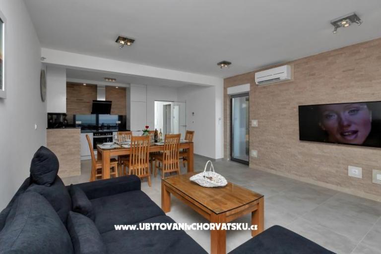 Hot Tub Luxury Apartments + beach p – photo 5