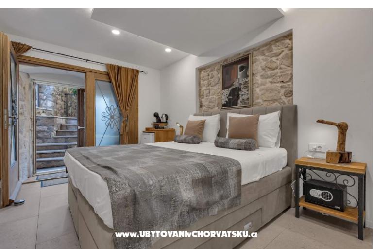 Luxury Rooms Palace B&B – photo 8