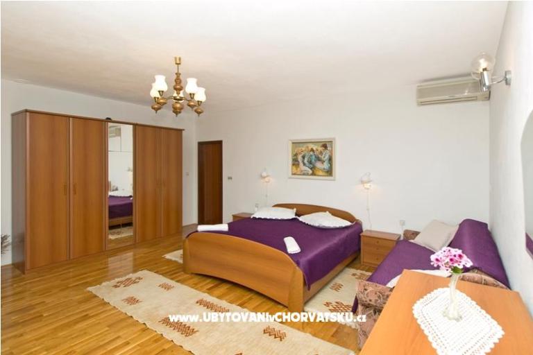 De Lux Apartments-SWIMMING POOL – photo 12