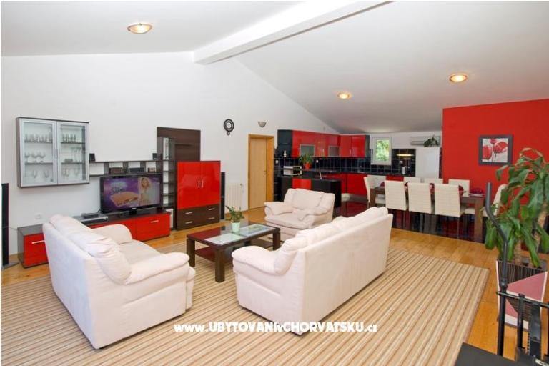 De Lux Apartments-SWIMMING POOL – photo 8