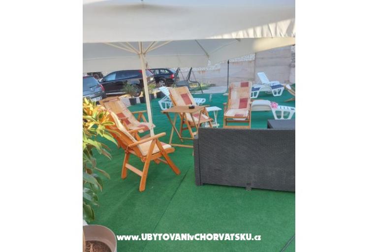Apartments Dinko s grijanim bazenom – photo 10