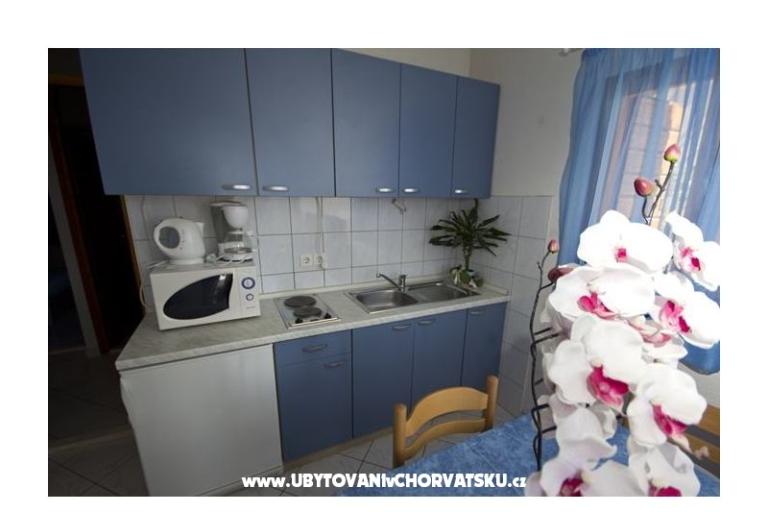 Apartments Dinko s grijanim bazenom – photo 14