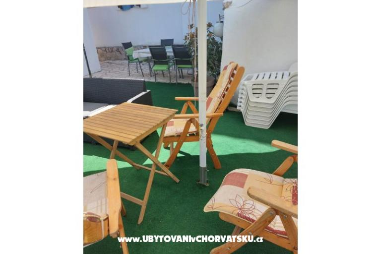 Apartments Dinko s grijanim bazenom – photo 15