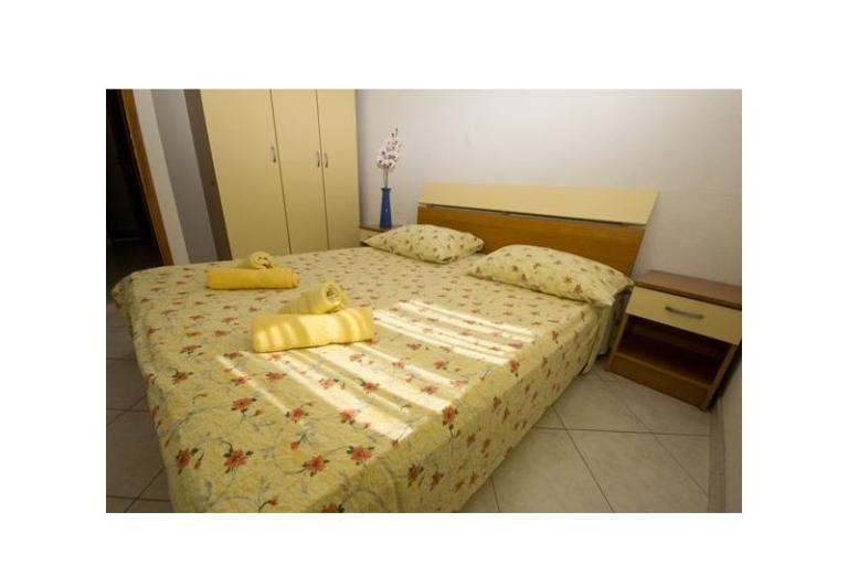 Apartments Dinko s grijanim bazenom – photo 17