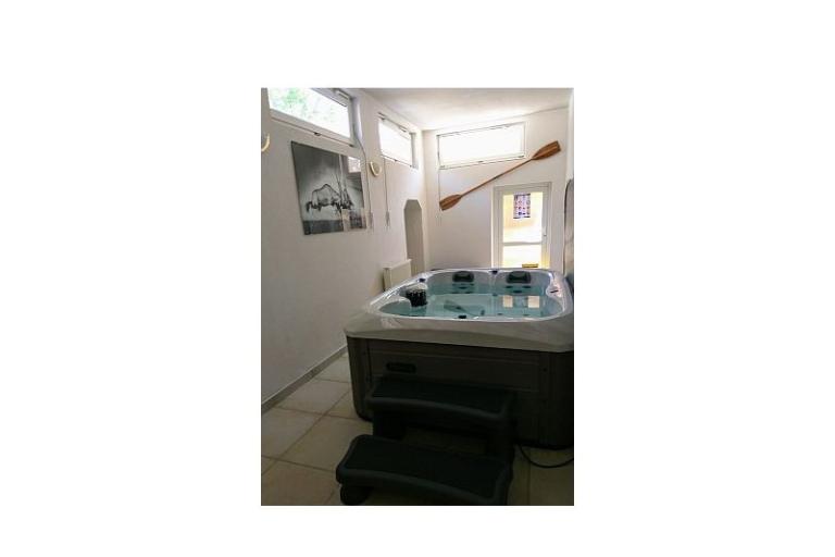 Villa Luka - jacuzzi, pool, sauna – photo 18